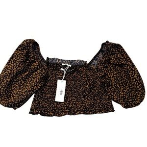 🌹NWT/BAEVELY BALLOON SLEEVE LEOPARD PRINT CROP TOP